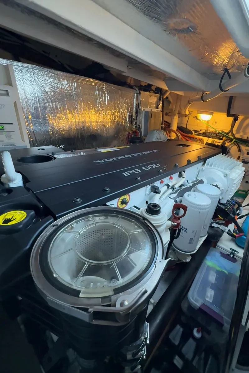 Slide: The Image of Cruisers Yachts 41 Cantius 2017 - 17