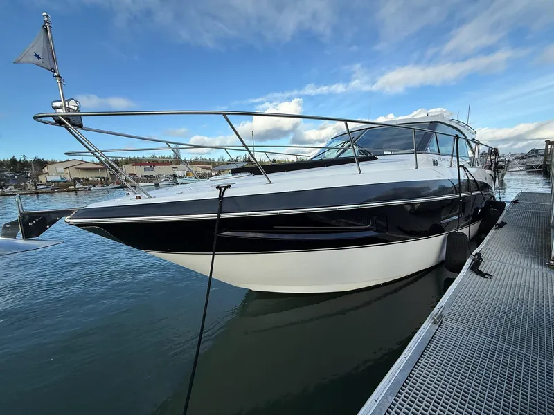 Slide: The Image of Cruisers Yachts 41 Cantius 2017 - 20