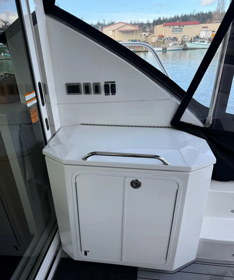 Slide: The Image of Cruisers Yachts 41 Cantius 2017 - 22