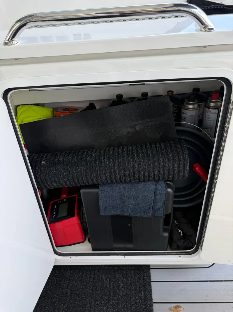 Slide: The Image of Cruisers Yachts 41 Cantius 2017 - 27