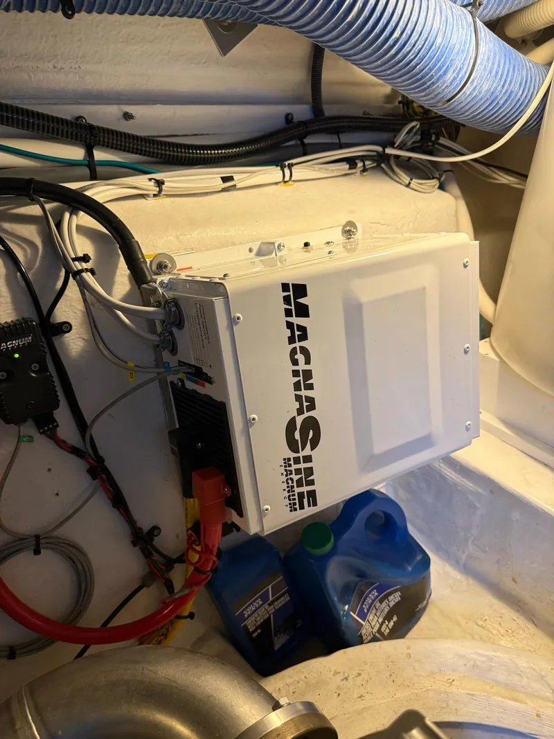 Slide: The Image of Cruisers Yachts 41 Cantius 2017 - 34