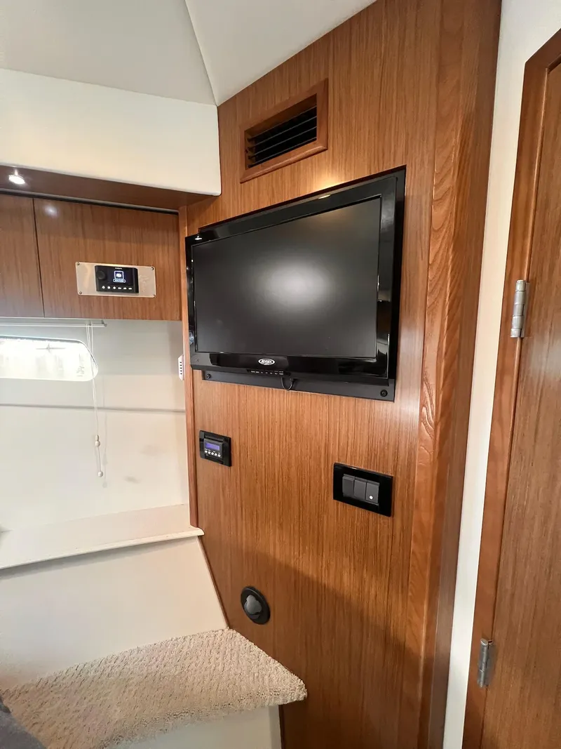 Slide: The Image of Cruisers Yachts 41 Cantius 2017 - 35