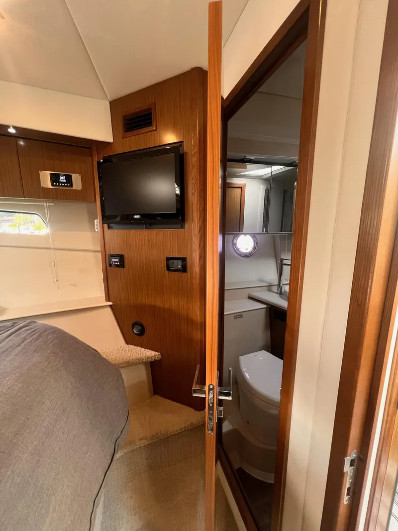 Slide: The Image of Cruisers Yachts 41 Cantius 2017 - 38