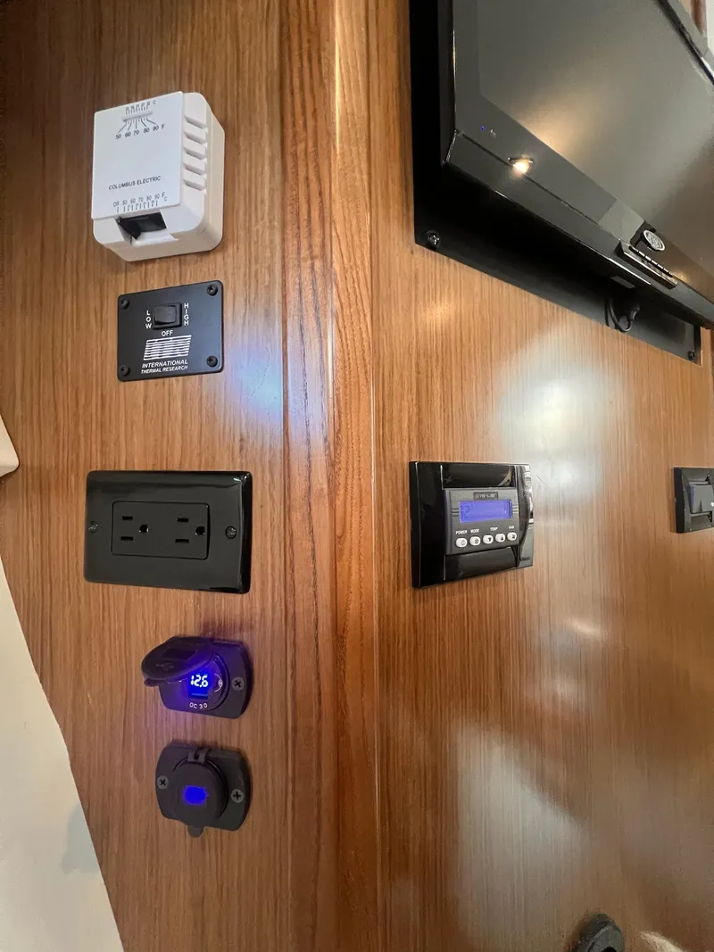 Slide: The Image of Cruisers Yachts 41 Cantius 2017 - 39