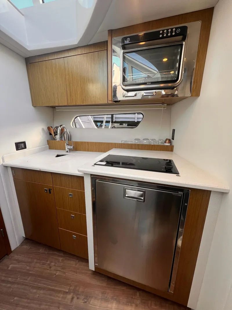 Slide: The Image of Cruisers Yachts 41 Cantius 2017 - 4