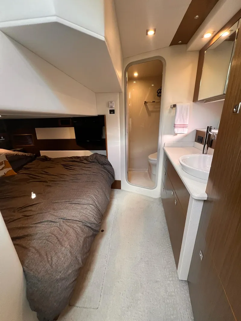 Slide: The Image of Cruisers Yachts 41 Cantius 2017 - 40