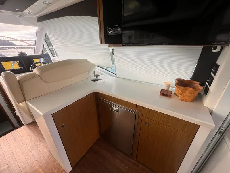 Slide: The Image of Cruisers Yachts 41 Cantius 2017 - 41