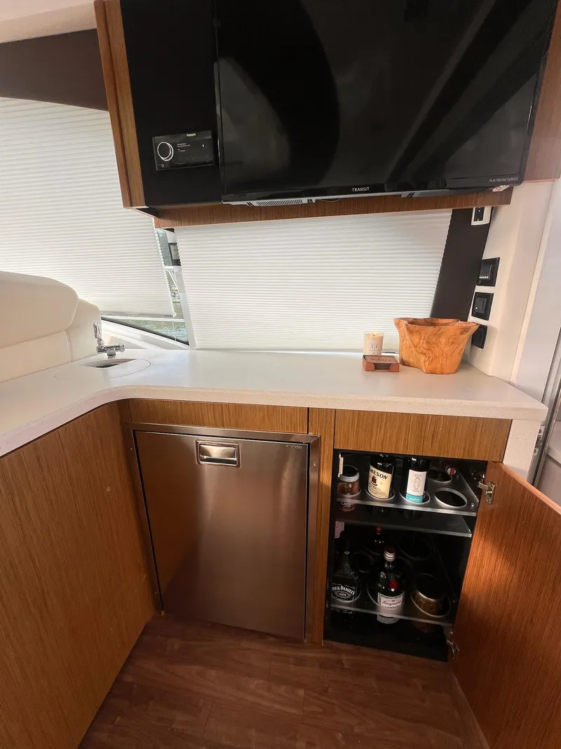 Slide: The Image of Cruisers Yachts 41 Cantius 2017 - 43