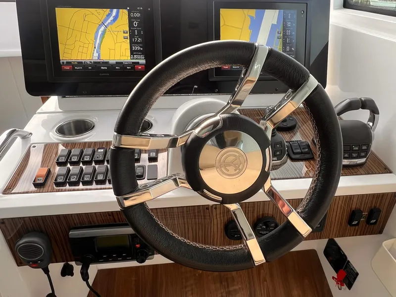 Slide: The Image of Cruisers Yachts 41 Cantius 2017 - 5