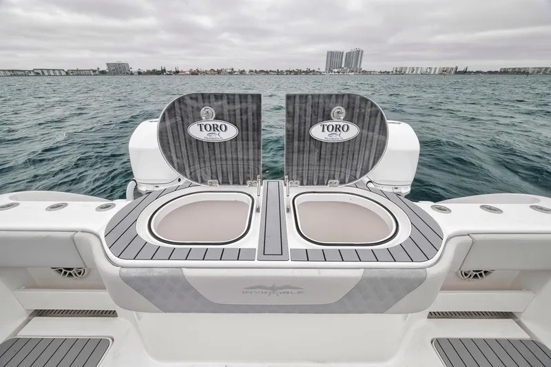 Slide: The Image of Dual transom livewells - 14