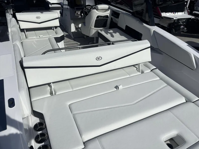 Slide: The Image of Cobalt R6 Surf 2025 - 15