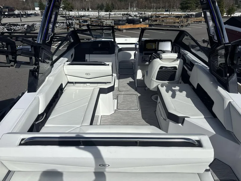 Slide: The Image of Cobalt R6 Surf 2025 - 6