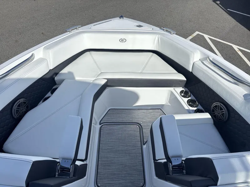 Slide: The Image of Cobalt R6 Surf 2025 - 7