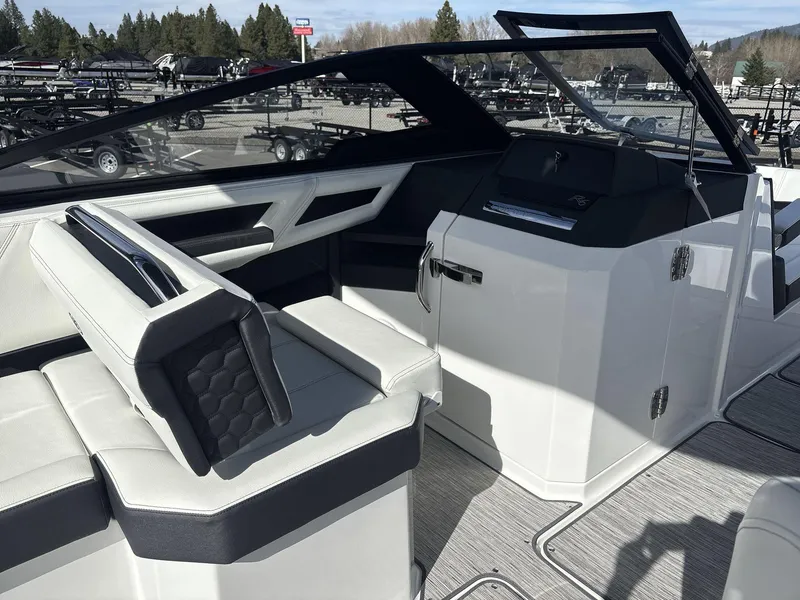 Slide: The Image of Cobalt R6 Surf 2025 - 8