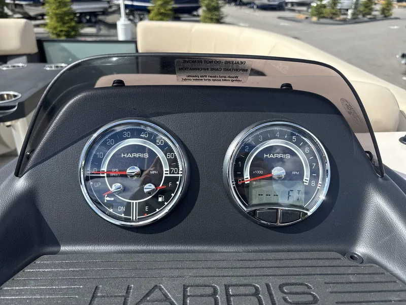 Slide: The Image of Harris Cruiser 210 2025 - 13