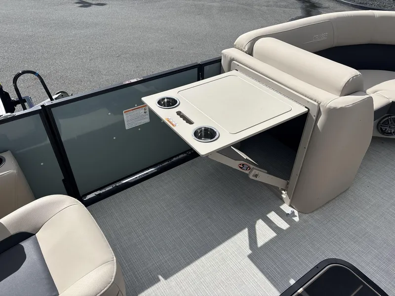 Slide: The Image of Harris Cruiser 210 2025 - 17