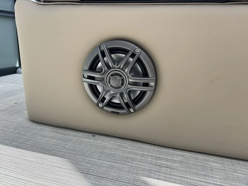 Slide: The Image of Harris Cruiser 210 2025 - 19