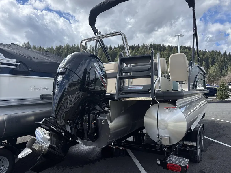 Slide: The Image of Harris Cruiser 210 2025 - 4