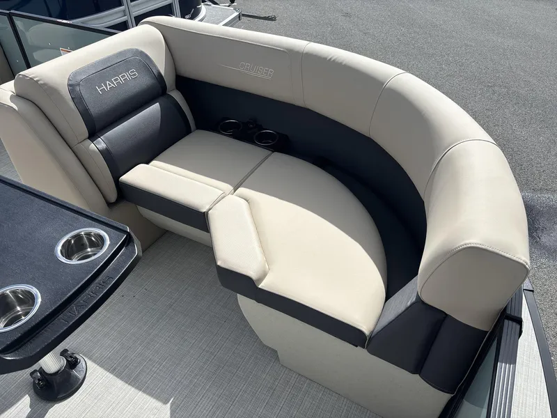 Slide: The Image of Harris Cruiser 210 2025 - 7