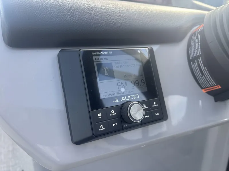 Slide: The Image of Harris Cruiser 230 2025 - 11