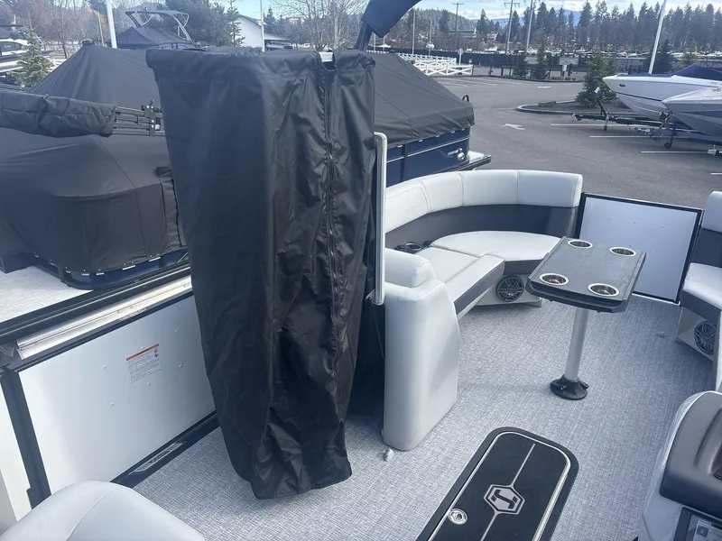 Slide: The Image of Harris Cruiser 230 2025 - 17