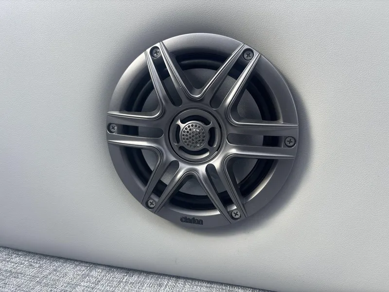 Slide: The Image of Harris Cruiser 230 2025 - 18