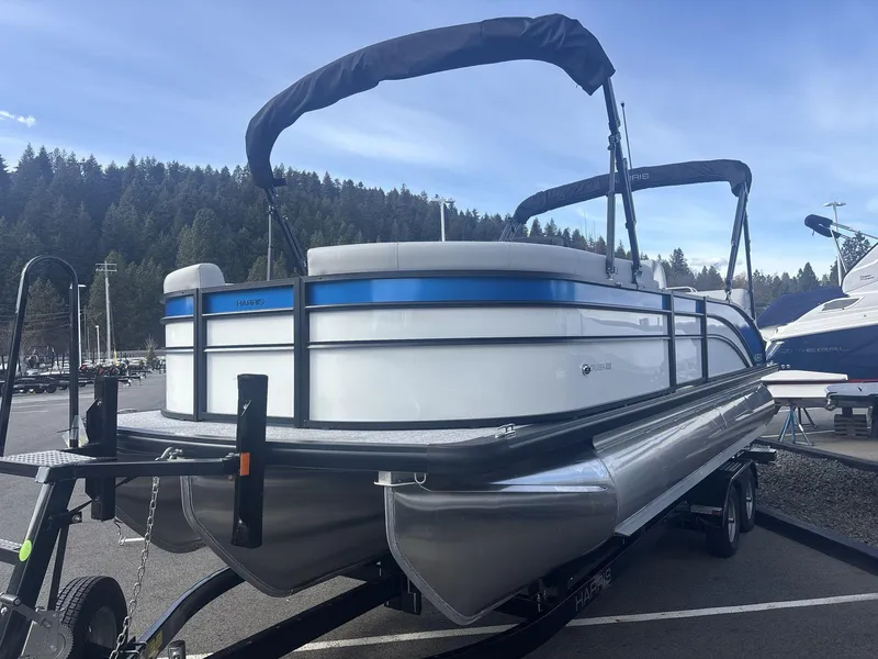 Slide: The Image of Harris Cruiser 230 2025 - 3