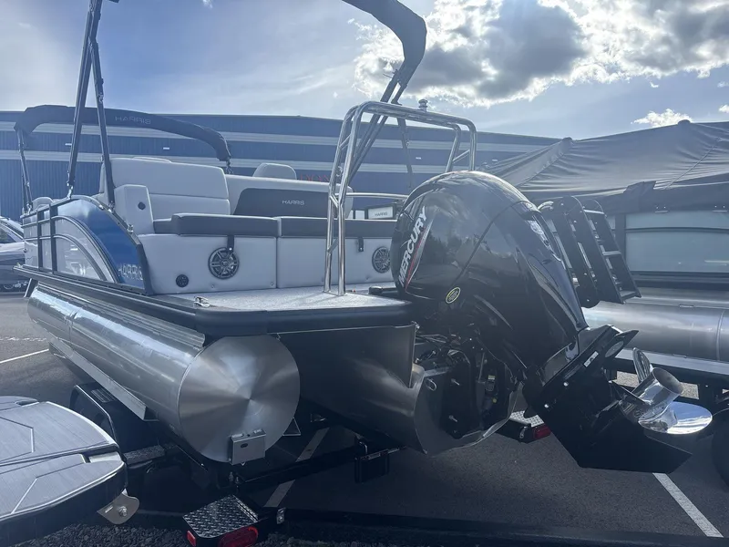 Slide: The Image of Harris Cruiser 230 2025 - 4