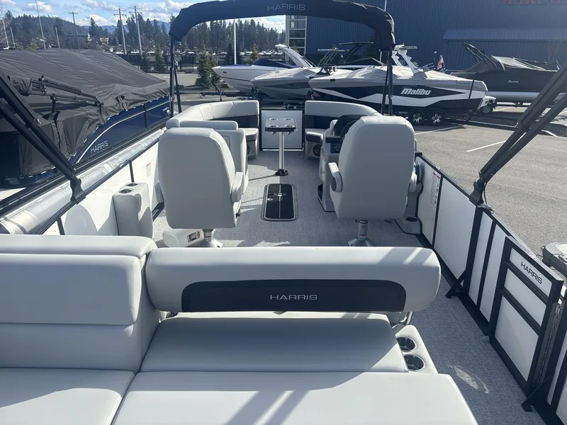 Slide: The Image of Harris Cruiser 230 2025 - 5