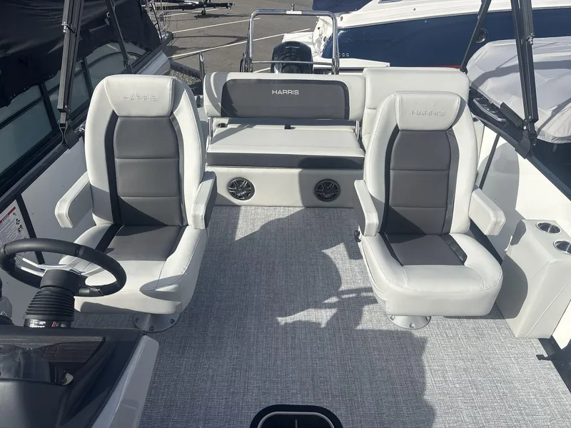 Slide: The Image of Harris Cruiser 230 2025 - 8