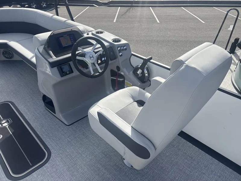 Slide: The Image of Harris Cruiser 230 2025 - 9