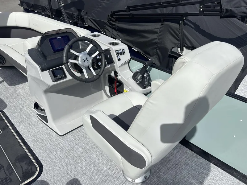 Slide: The Image of Harris Cruiser 230 2025 - 11