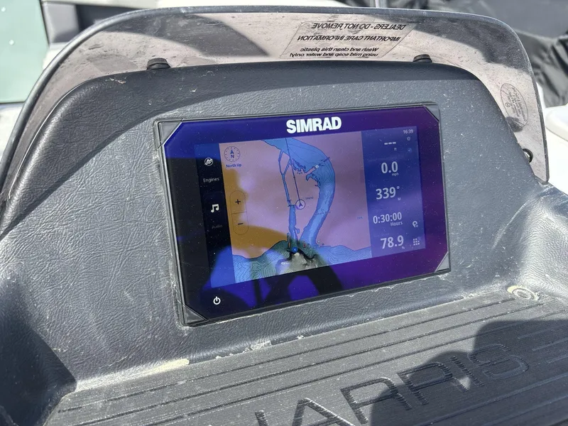 Slide: The Image of Harris Cruiser 230 2025 - 14