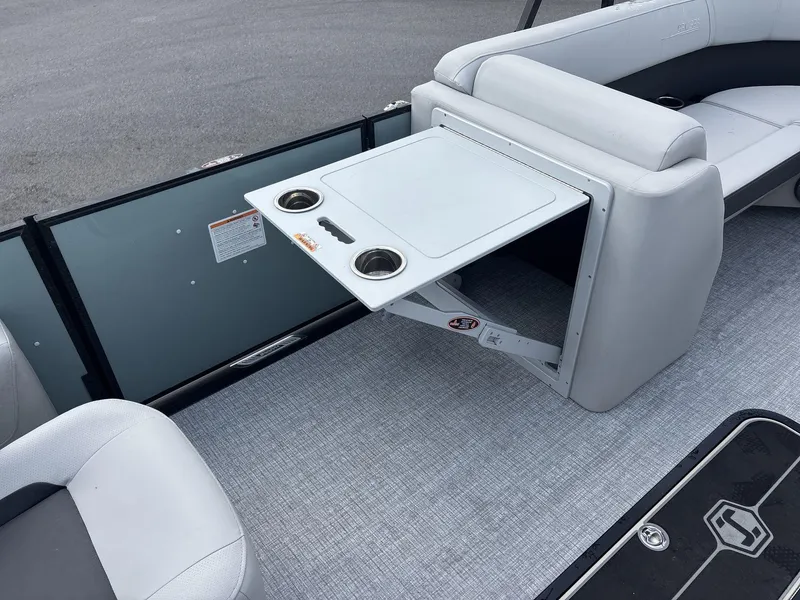 Slide: The Image of Harris Cruiser 230 2025 - 18