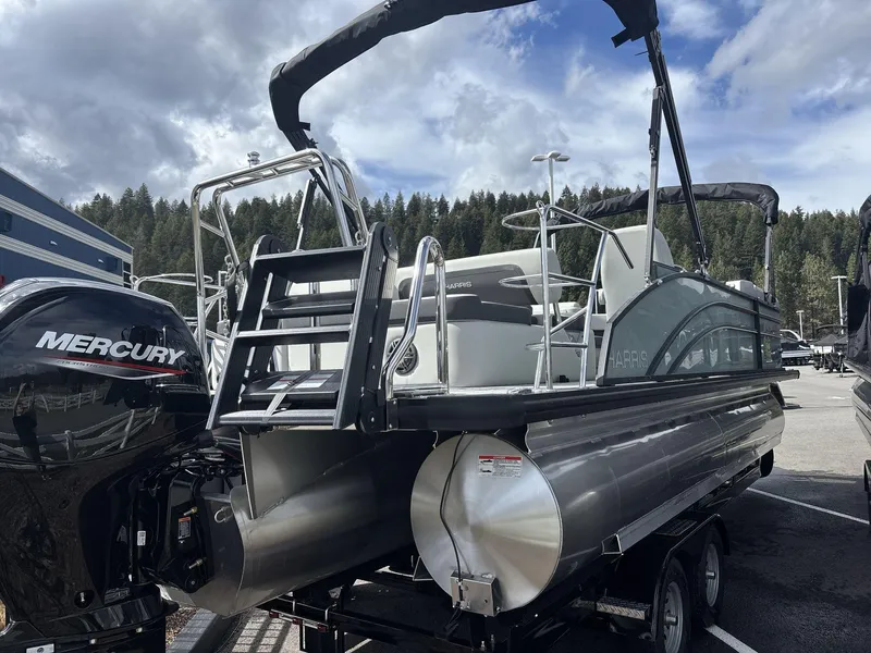 Slide: The Image of Harris Cruiser 230 2025 - 4