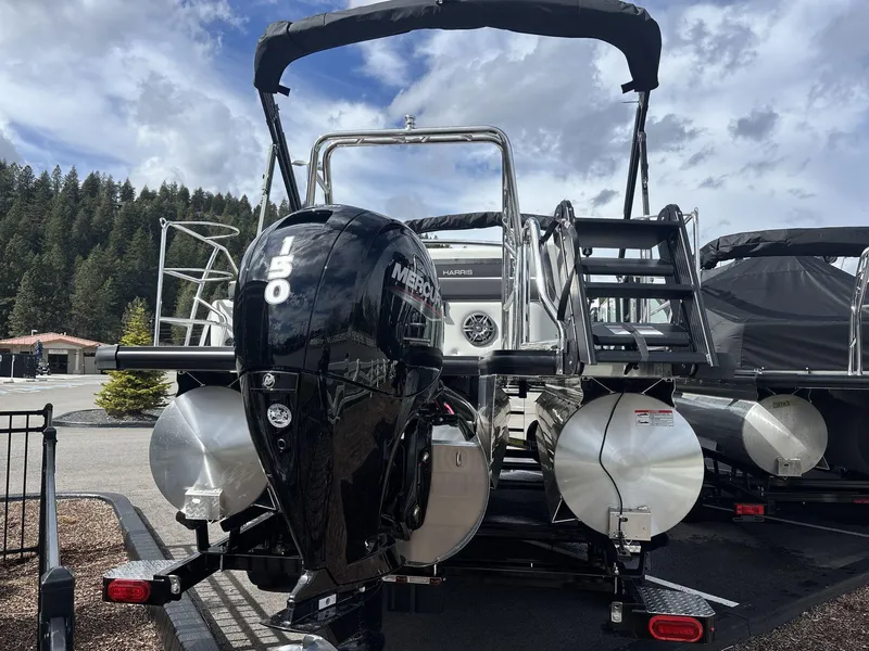 Slide: The Image of Harris Cruiser 230 2025 - 5