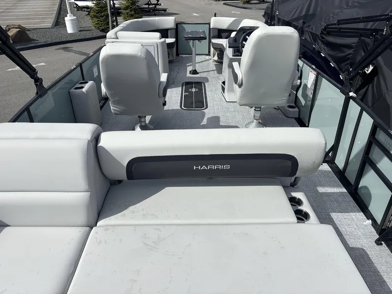 Slide: The Image of Harris Cruiser 230 2025 - 6