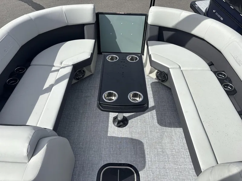 Slide: The Image of Harris Cruiser 230 2025 - 7