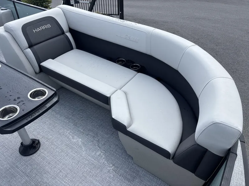 Slide: The Image of Harris Cruiser 230 2025 - 8