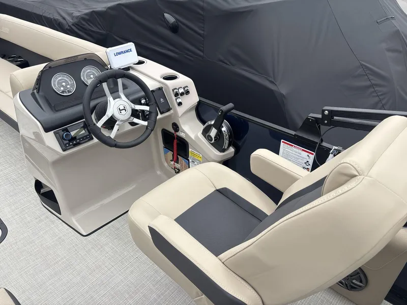 Slide: The Image of Harris Cruiser 230 2025 - 10