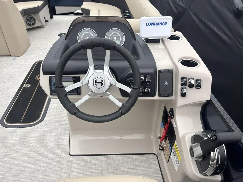 Slide: The Image of Harris Cruiser 230 2025 - 11