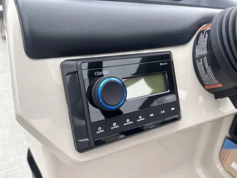 Slide: The Image of Harris Cruiser 230 2025 - 12