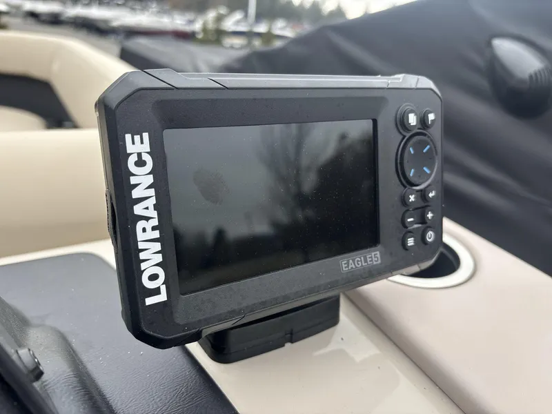 Slide: The Image of Harris Cruiser 230 2025 - 13