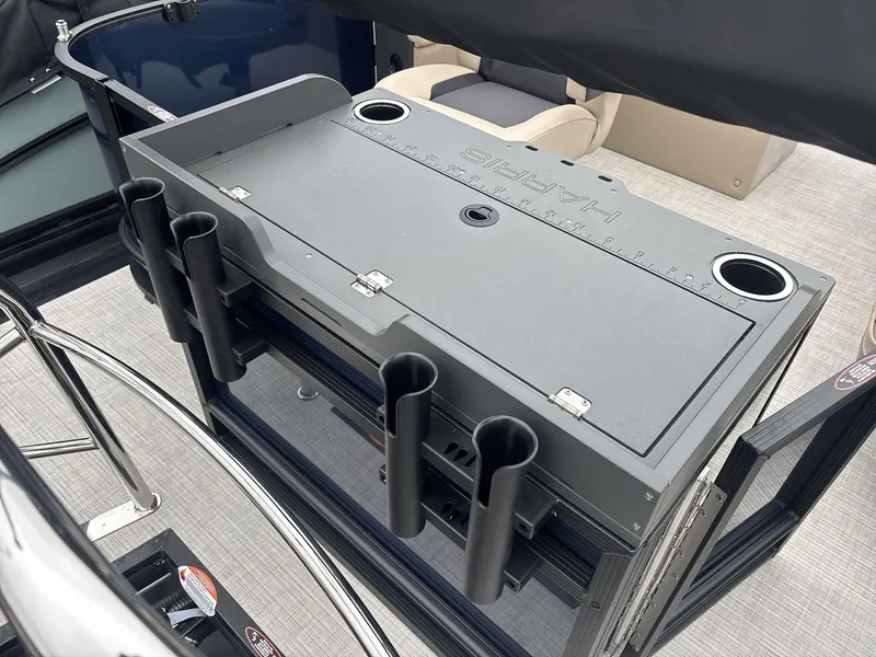 Slide: The Image of Harris Cruiser 230 2025 - 14