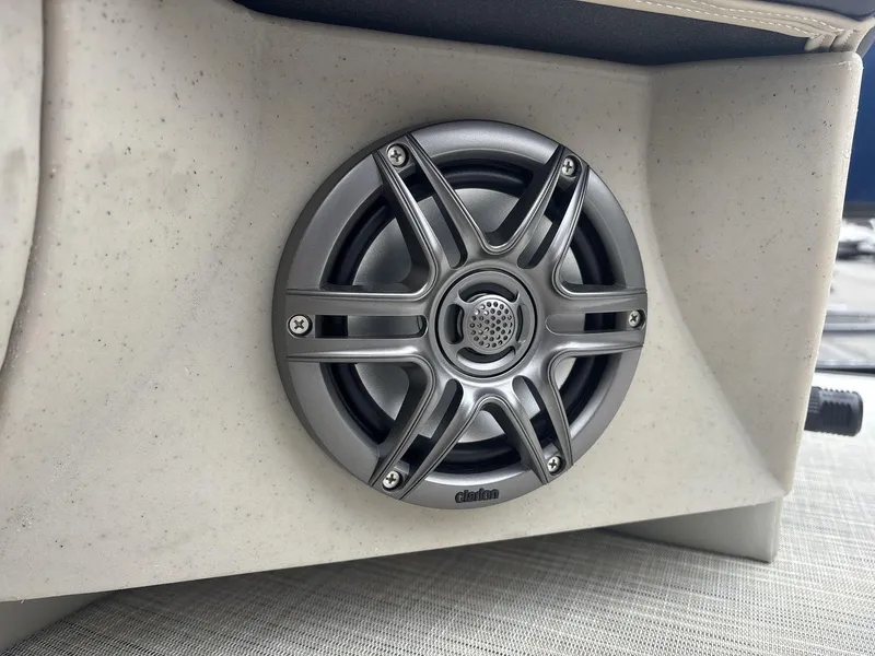 Slide: The Image of Harris Cruiser 230 2025 - 18