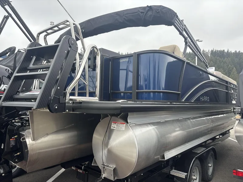 Slide: The Image of Harris Cruiser 230 2025 - 3