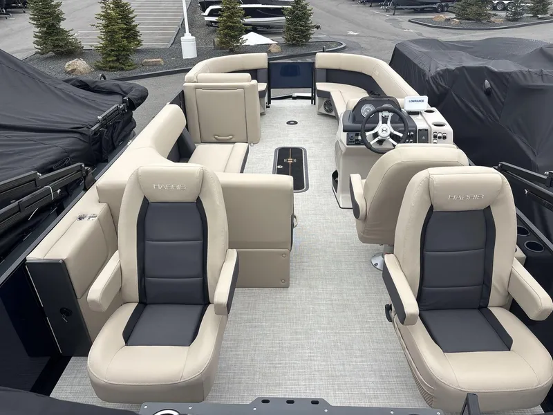 Slide: The Image of Harris Cruiser 230 2025 - 5