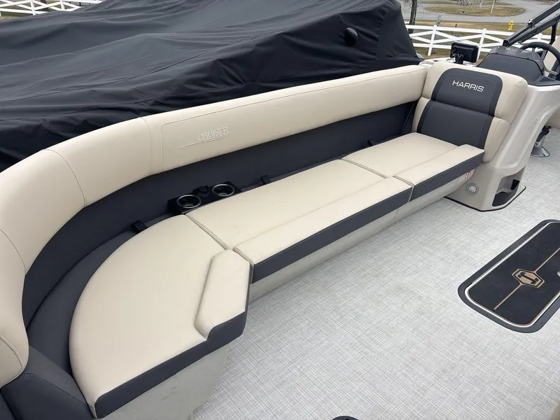 Slide: The Image of Harris Cruiser 230 2025 - 7