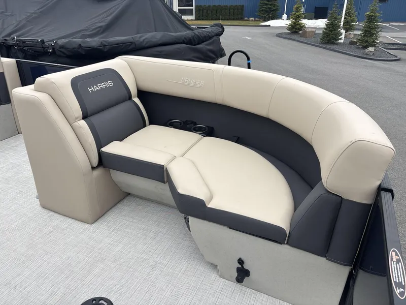 Slide: The Image of Harris Cruiser 230 2025 - 8