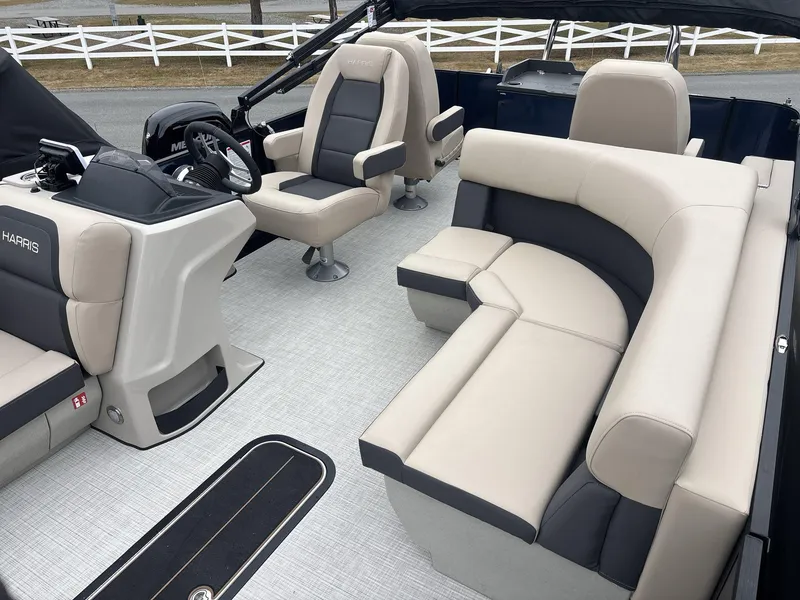 Slide: The Image of Harris Cruiser 230 2025 - 9